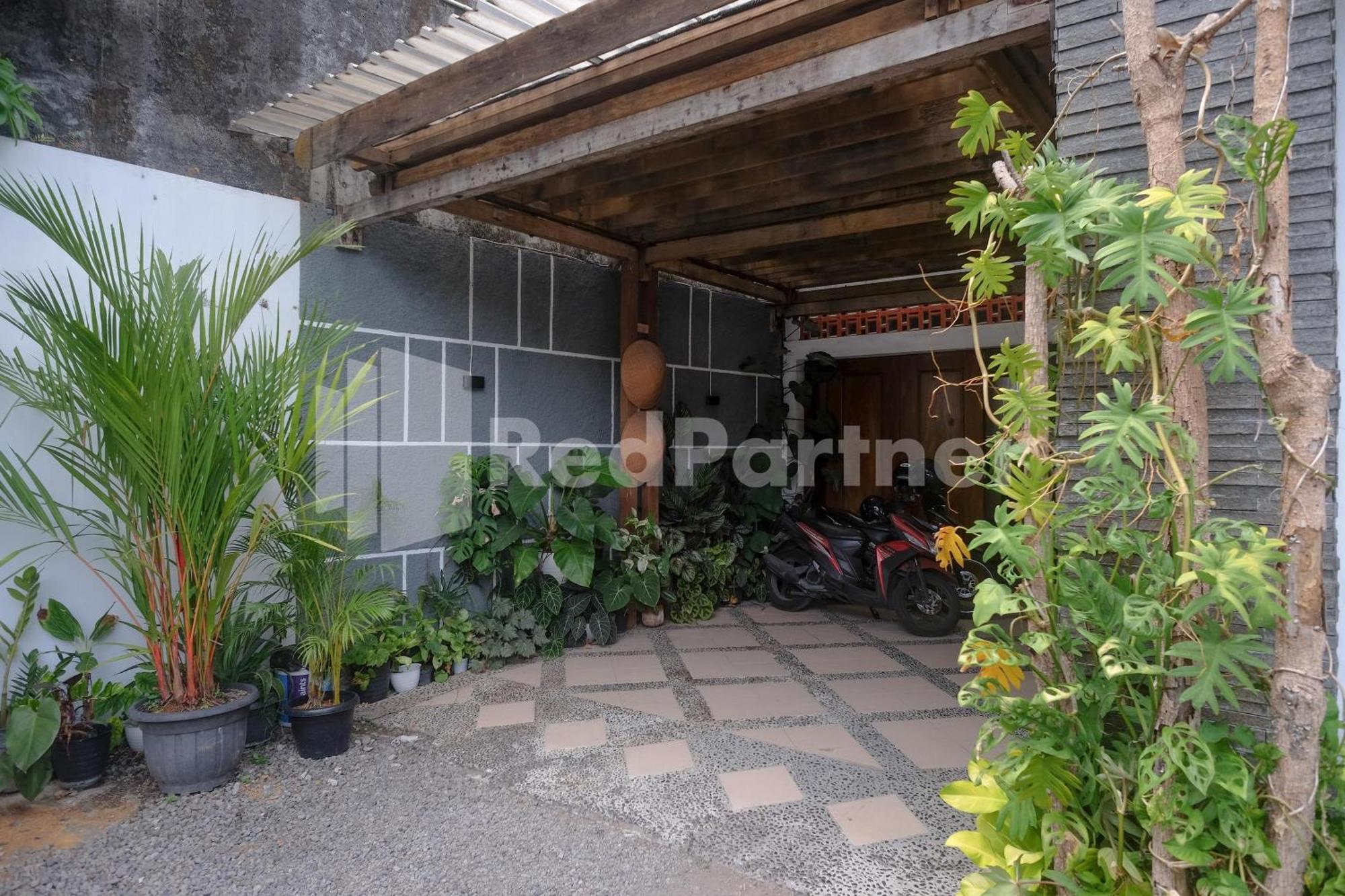 Ndliman House Near Ugm Jogja Mitra Reddoorz Hotell Kejayan Exteriör bild